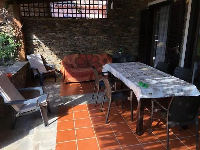 Indipendente Immersa Nel Stintino